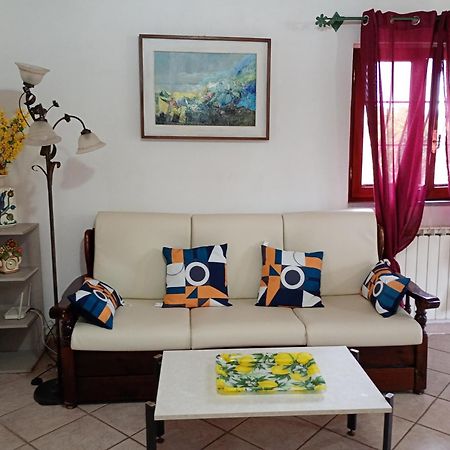 Independent Villa With Private Beach On The Lake บรักชาโน ภายนอก รูปภาพ