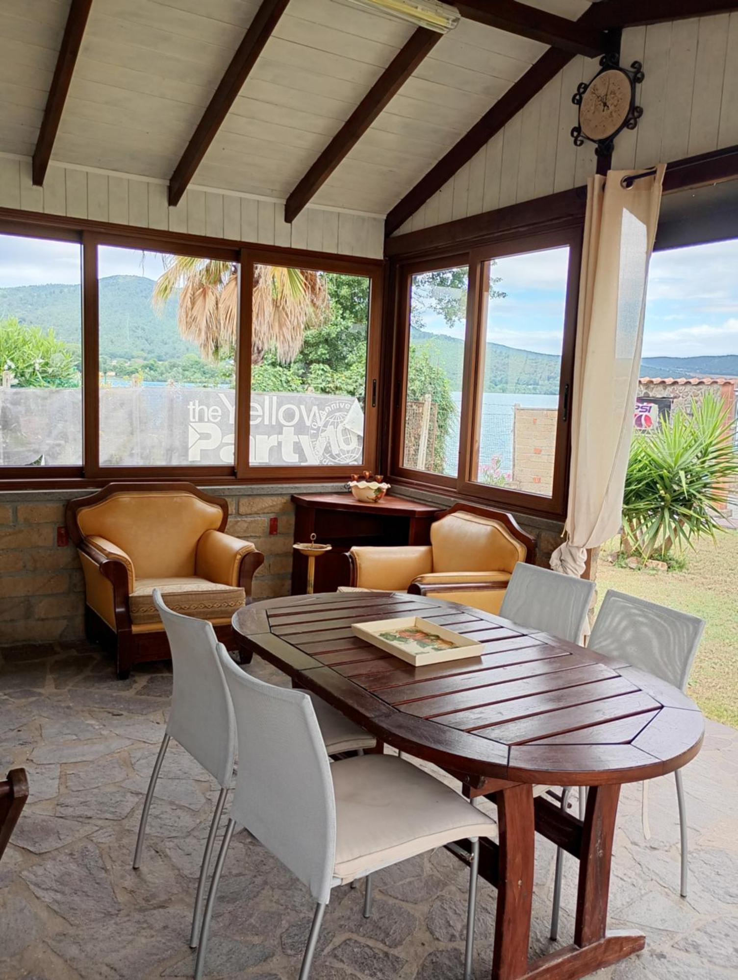 Independent Villa With Private Beach On The Lake บรักชาโน ภายนอก รูปภาพ