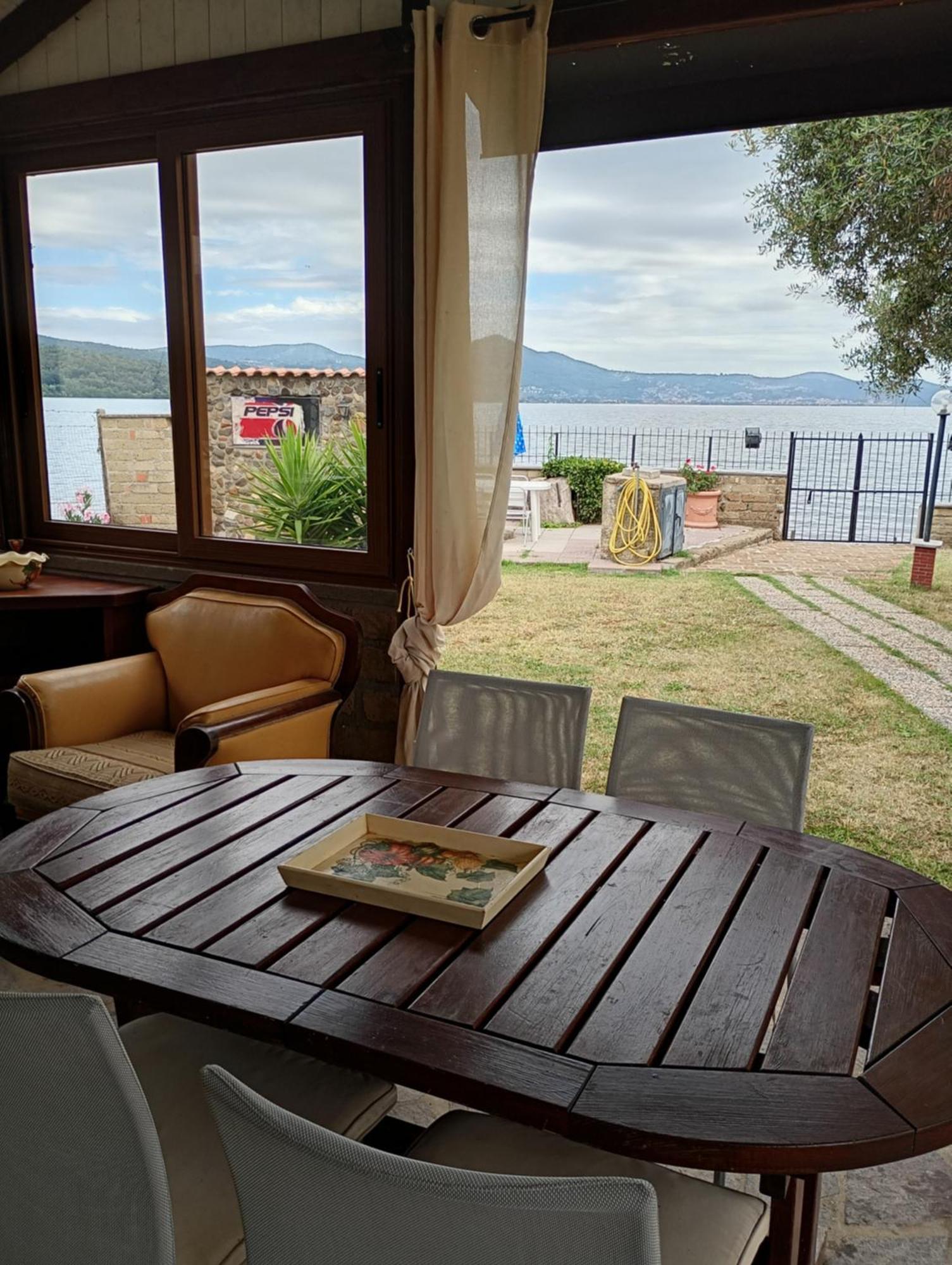 Independent Villa With Private Beach On The Lake บรักชาโน ภายนอก รูปภาพ
